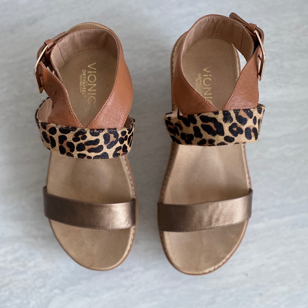 Vionic Wedge Sandal Size 9